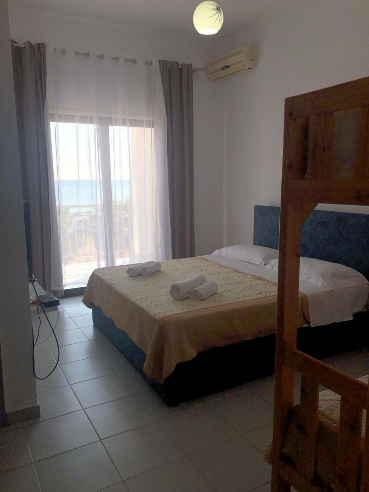 Hotel Blue Eye Restaurant And Durrës